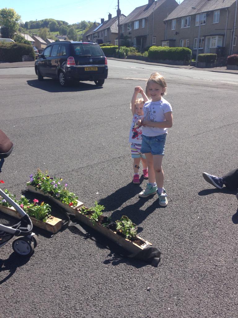 good afternoon helping South Lakes Housing's 'Pallets into Planters' for kids to make, plant and take home #Hallgarth