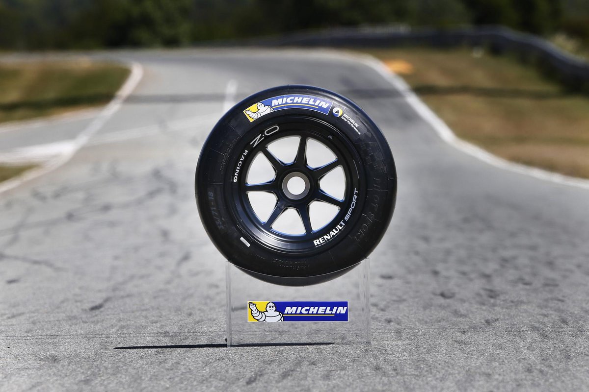 RenaultSeries's tweet photo. The Renault Sport single-seater programme shows off on 18 and 17’’
http://t.co/3ZtVKKM3Xp http://t.co/y4oBUJ8DFP