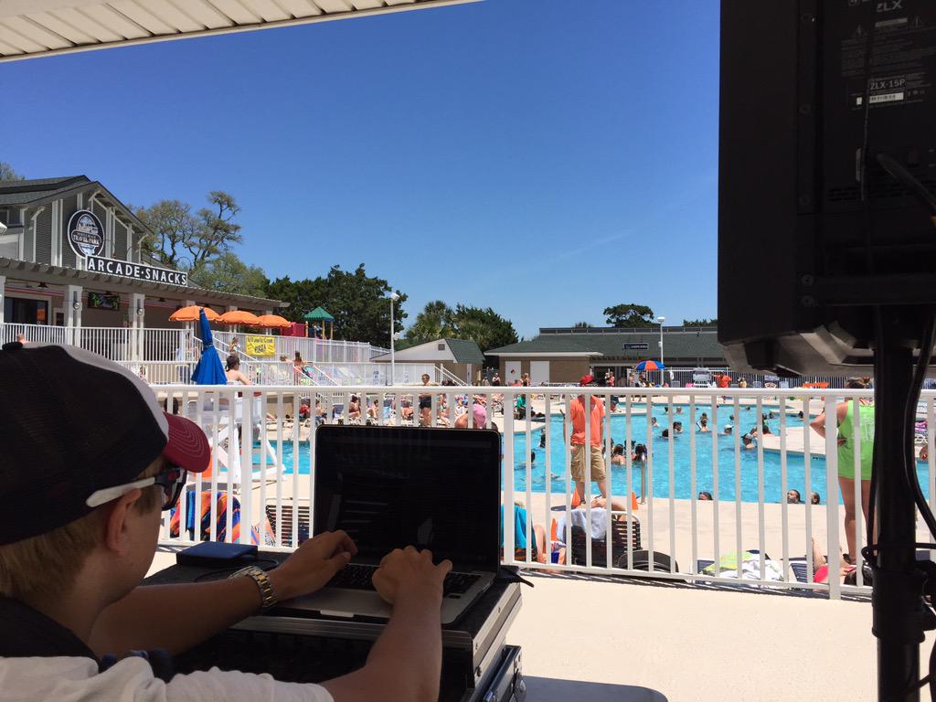 HubbellEnt's tweet image. @BuhRADD &amp;amp; Big D from @JIOSRadio spinning at @MBTravelPark until 4pm. Requests? #HubbellEnt #JIOSRadio #MBTravelPark