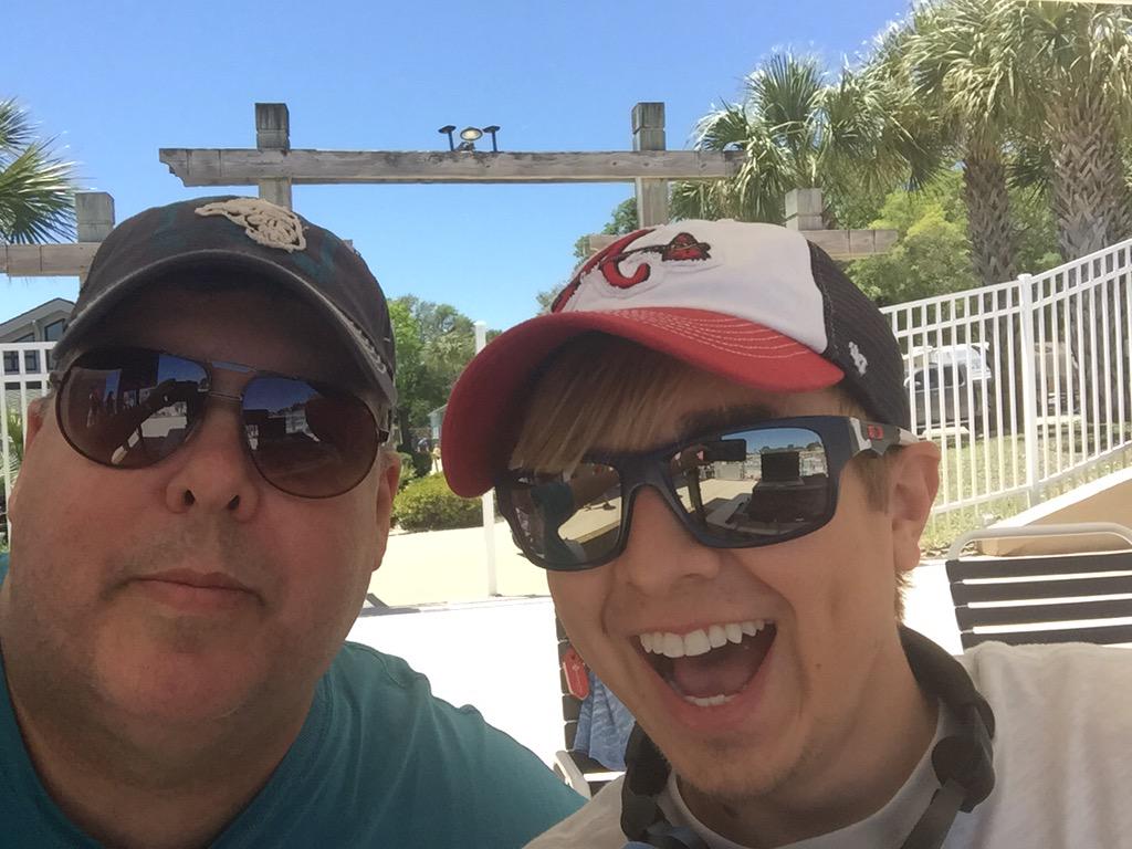 HubbellEnt's tweet image. @BuhRADD &amp;amp; Big D from @JIOSRadio spinning at @MBTravelPark until 4pm. Requests? #HubbellEnt #JIOSRadio #MBTravelPark