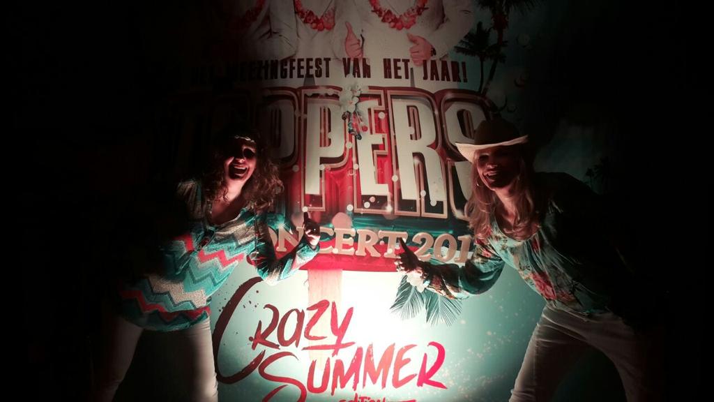 MareilleKeuch's tweet photo. Gearriveerd @AmsterdamArenA voor #toppers2015! Met @EllisVester! http://t.co/MzmLyk4kid