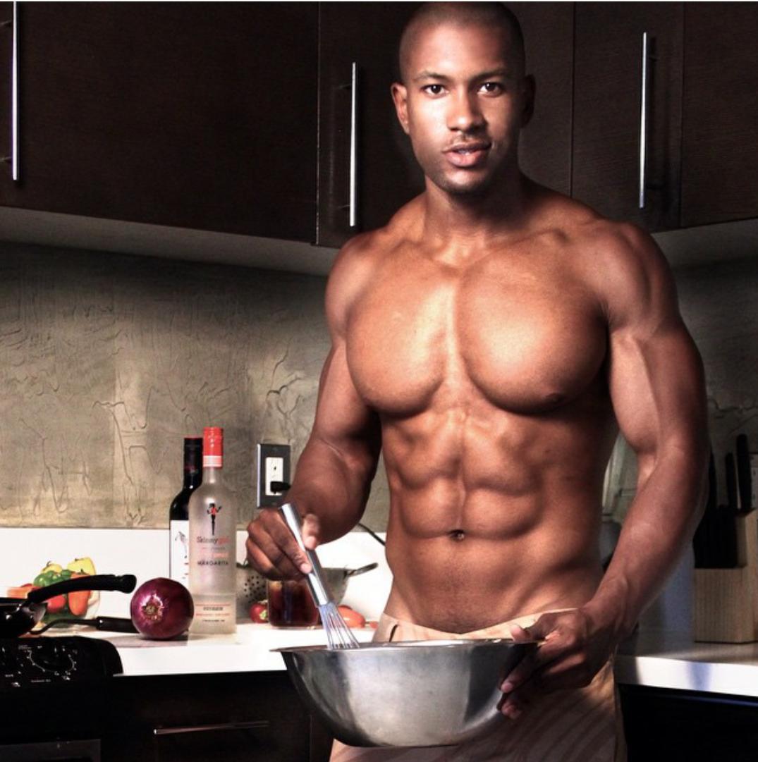 PostBadHaitian's tweet photo. #postbadhaitians #cook #strongman http://t.co/mjVMI54O1Q