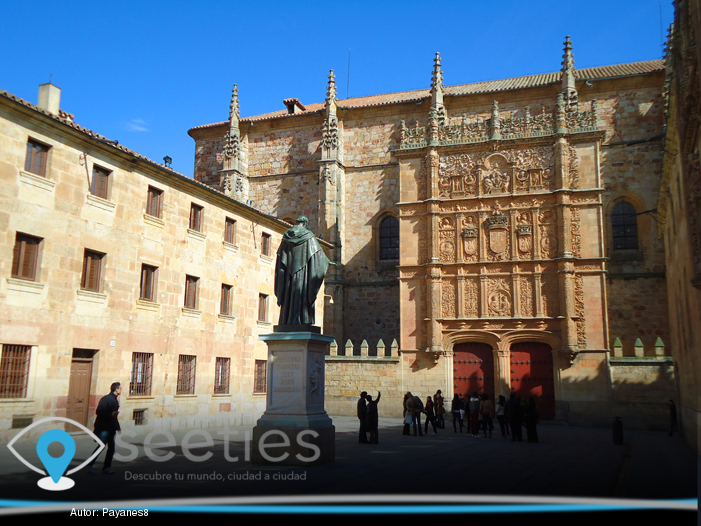 SeetiesApp's tweet image. ¿Dónde nos encontramos y qué famosa escultura de su fachada se ha convertido en un lugar de atracción turística?