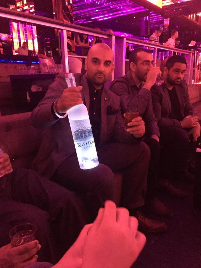 jit_cool_grewal's tweet photo. .@ChazChahal @wedgyp @NicheDecor balling hard in Bucharest! http://t.co/wz9cDiwoin