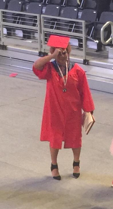 _sunblossum's tweet photo. Best moment of my life 😻🎓😘🔐👑 http://t.co/HZjmdEdNoz