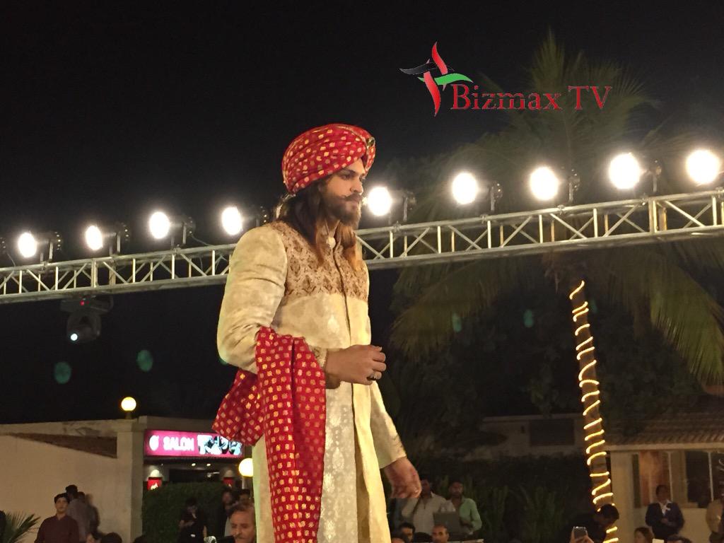 bizmaxtv's tweet photo. #stylerunway #FashionDayOut #fashion #Karachi #blogger #karachiblogger #BizmaXTv #redcarpet http://t.co/OIYG1OBb9R
