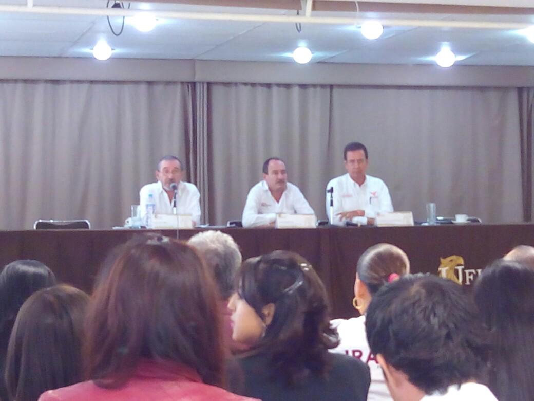 jorgemesseguer's tweet photo. Gracias a @FrayLuca por invitarme a dialogar c/sus alumnos y darles a conocer el proyecto d recuperación d Cuernavaca http://t.co/TZYXov9AkJ