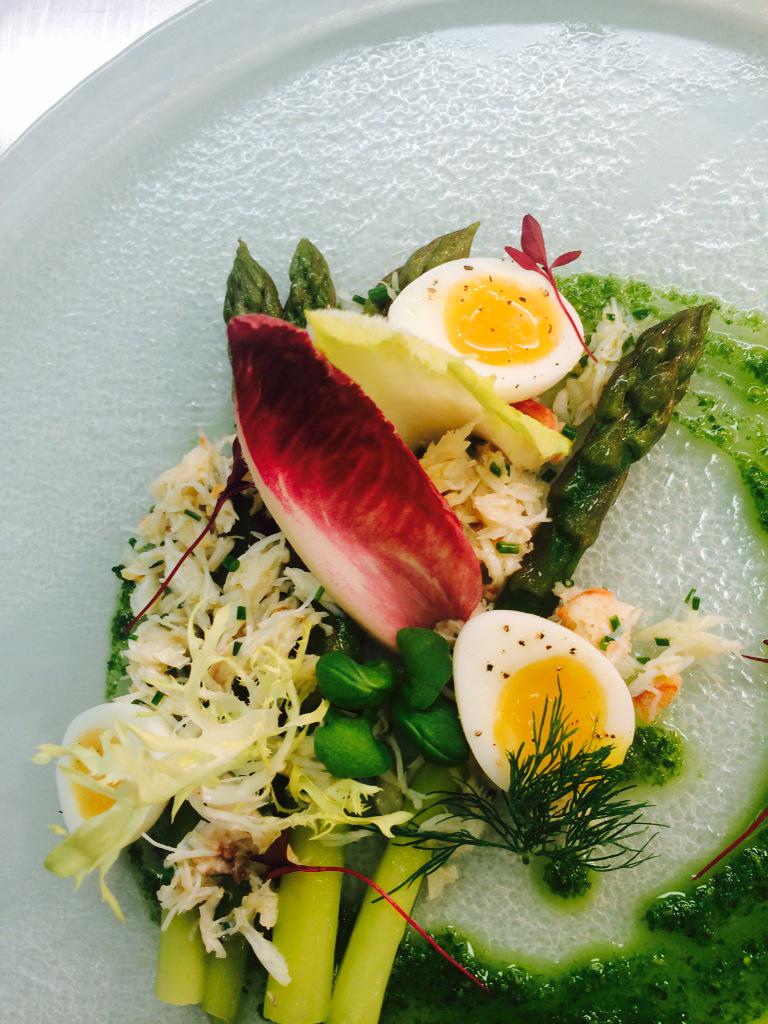Chefs table in for a treat <a href="/savoygrill/">Savoy Grill</a> tonight #English #asparagus #crabsalad