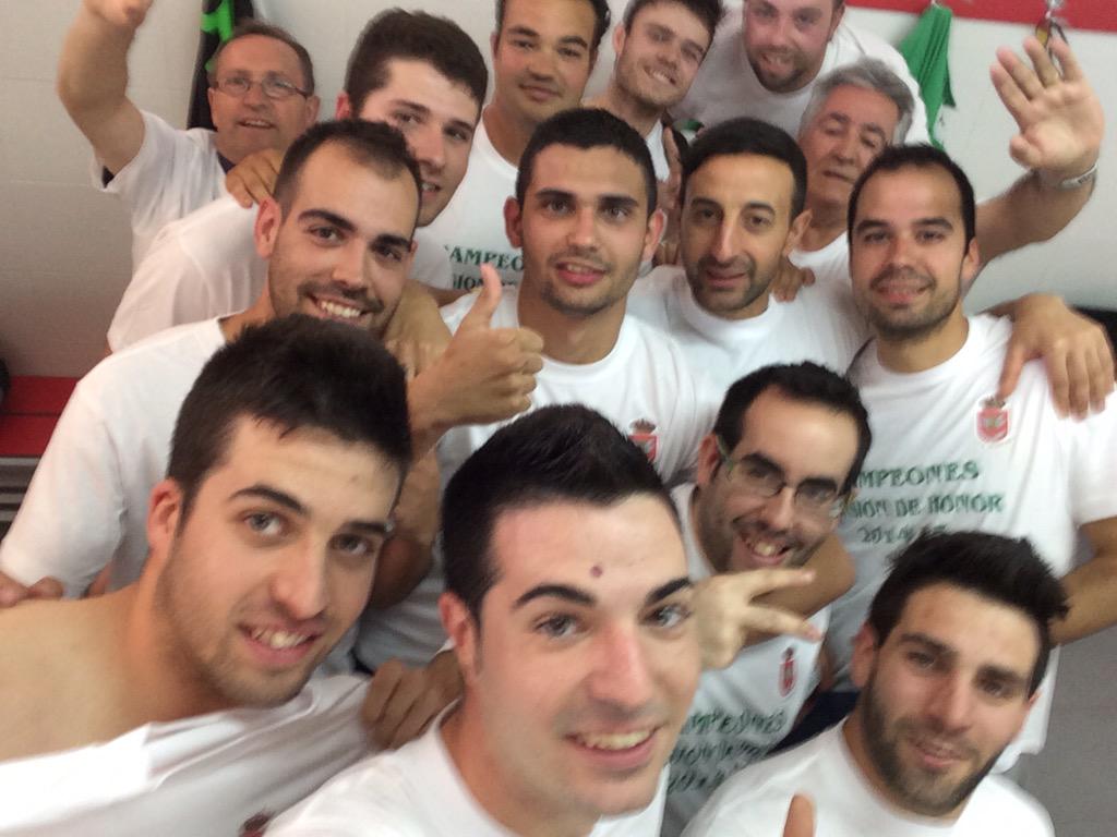arapilesfs's tweet photo. ¡Campeones de liga! http://t.co/LlIPmy22cO