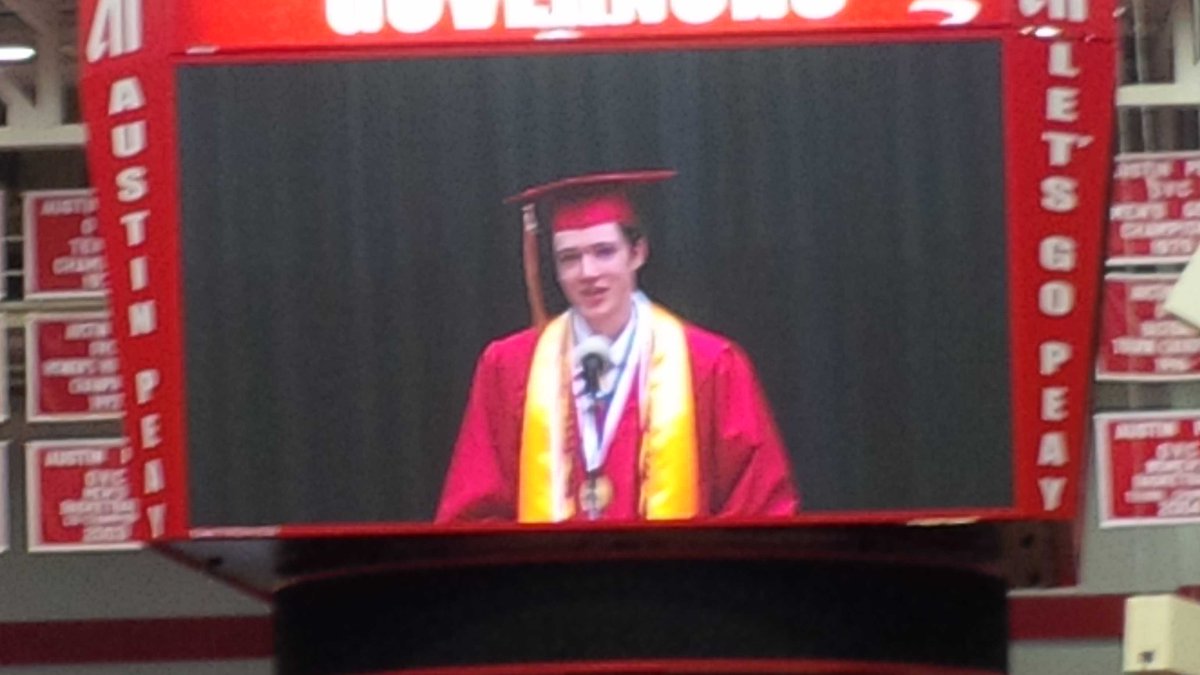 nelsonboehms's tweet photo. s/o to @samuel_boehms and the Rossview Class of 2015. Great Job Son. We Love You #number1 #proudparents #TTUbound http://t.co/iNRbV4Ke20