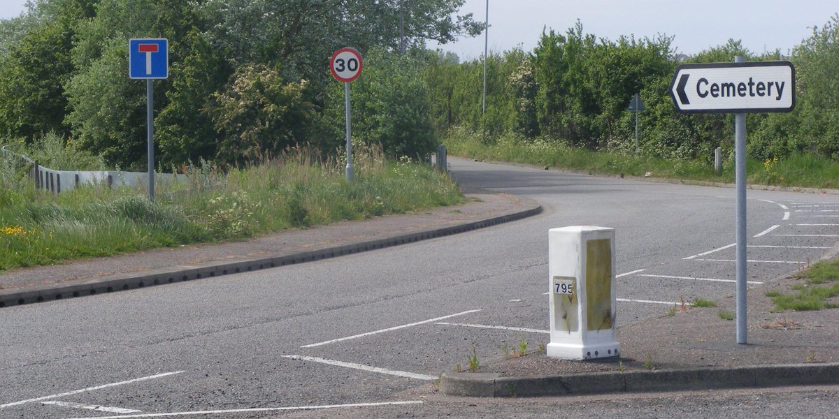 RosieMcG_'s tweet photo. Here's a subtle thing - a road signs joke. 

(found today on Canvey Island). http://t.co/phRLQ9URIY