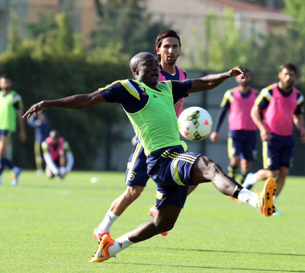 webo_fans's tweet photo. Hazırlıklar devam ediyor http://t.co/0rdowRwYYI