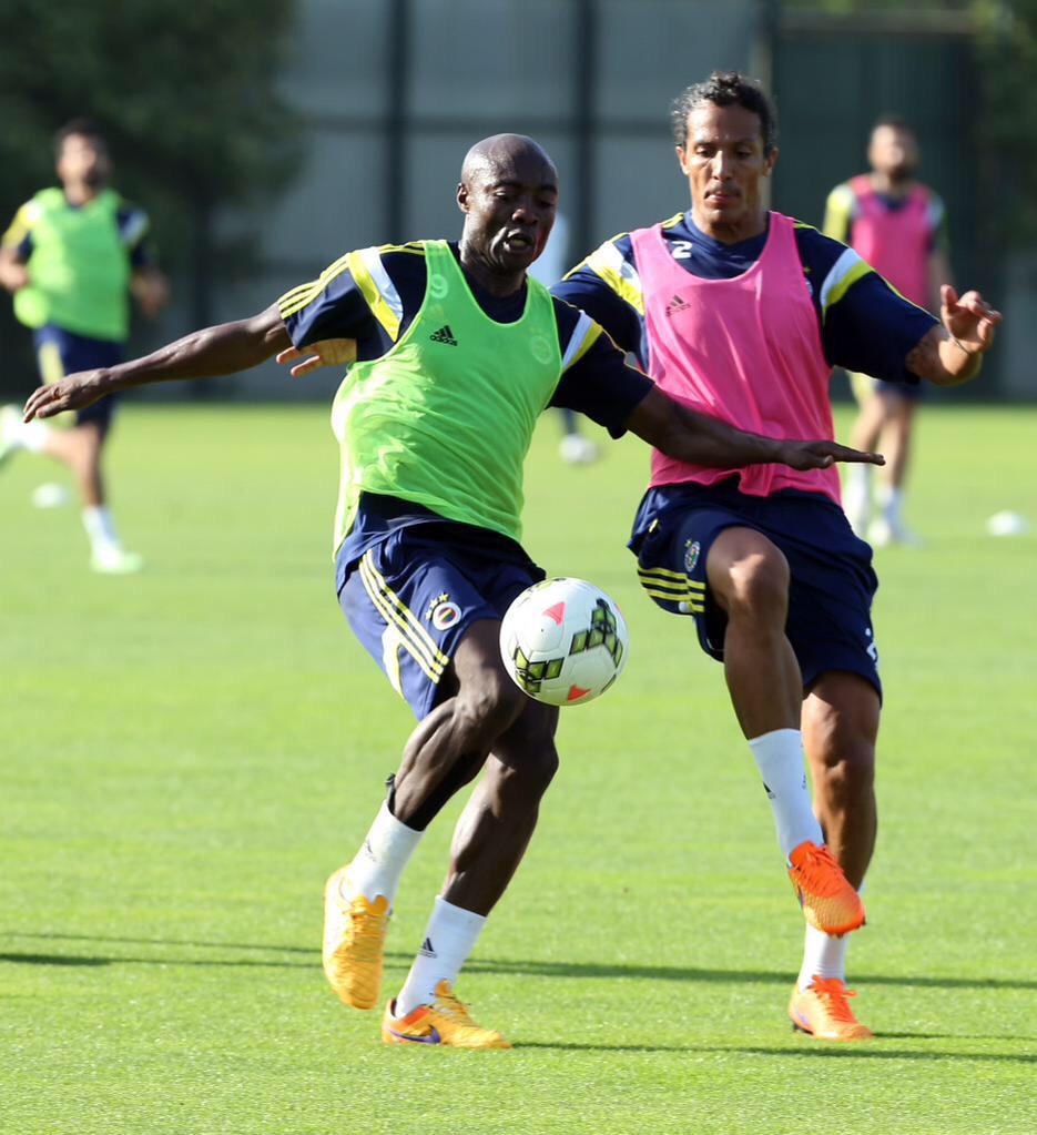 webo_fans's tweet photo. Hazırlıklar devam ediyor http://t.co/0rdowRwYYI
