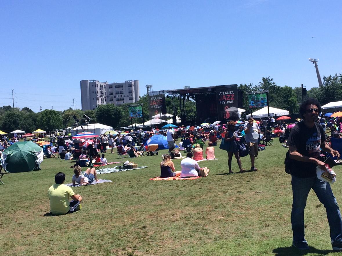 MoneyHoney's tweet photo. #SummerTime #Millennials http://t.co/hHBh6ARZ0R