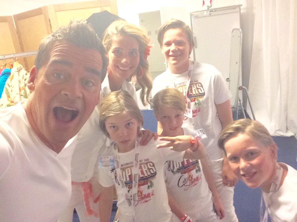 jvdboom's tweet photo. We gaan...papa is er klaar voor!!!!!tot over 4 uur!!!!@toppersIC xxx http://t.co/iBpABnPzFA