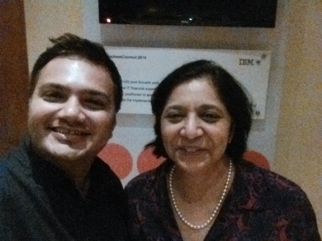 LavinM's tweet photo. My pending #IBMbc15 thankyou selfie w/ the gorgeous hosts who ensured 2 days of curated camaraderie &amp; learning.Kudos! http://t.co/xZshCWLtJ0