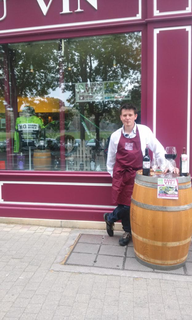 CbHLV's tweet photo. @HautLaValette @VinBlaye après 1 agréable journée à la boutique Demain tenue VTT pr le 20 km du @hggreenbike 🚲🚲 http://t.co/yL1zv8IIaM