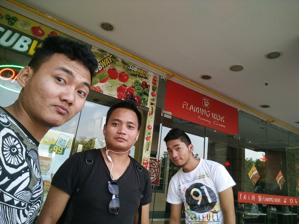MangsonMarch's tweet photo. Hanging around wit ma frenz http://t.co/ATDR3h9RSW