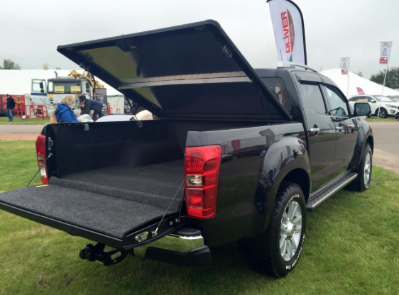 Isuzuuk's tweet photo. .@OliverLandpower .@hertscountyshow today. The team wanted to say thanks to everyone who visited them! #SPEAKISUZU http://t.co/iiEnNxk0J0