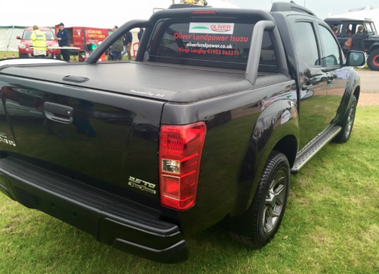 Isuzuuk's tweet photo. .@OliverLandpower .@hertscountyshow today. The team wanted to say thanks to everyone who visited them! #SPEAKISUZU http://t.co/iiEnNxk0J0