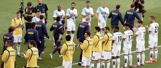el_pais's tweet photo. ÚLTIMA HORA | Final de la Liga: El Valencia se mete en Champions. Descienden Eibar y Almería http://t.co/gg3qe2XYQV http://t.co/vVVQsqSxPn
