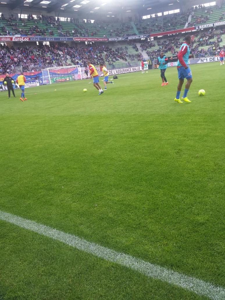 thiam_brahim's tweet photo. Échauffement du @SMCaen_officiel http://t.co/aTQrAZpVX2