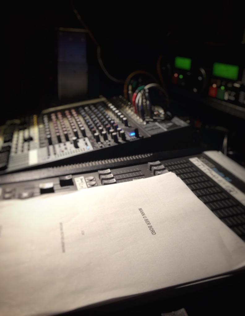 TheaterschiffHL's tweet photo. Die letzte Vorstellung von #MannÜberBord läuft! Ab dem 12.06. sind die drei Ladies auf dem @TheaterschiffHB zu sehen! http://t.co/Wljacvr6vC
