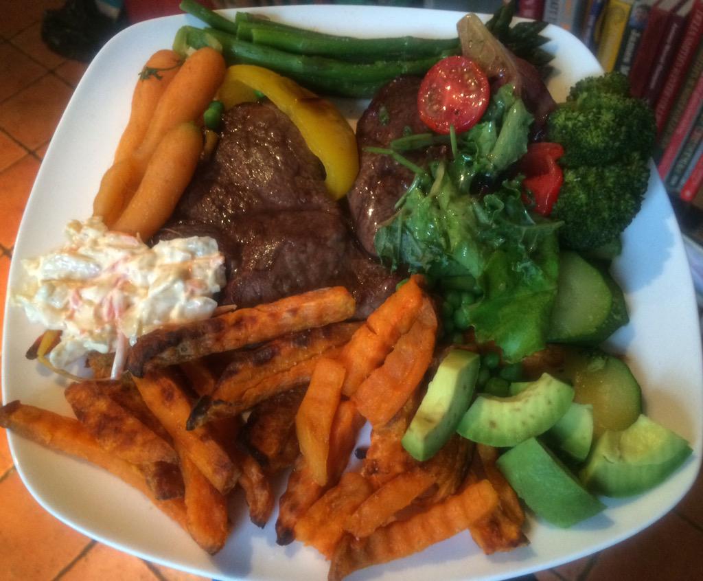 daisyhmartin's tweet photo. No chances of me going hungry when I visit my Mum! #steakfeast http://t.co/bqL7ohbbUO