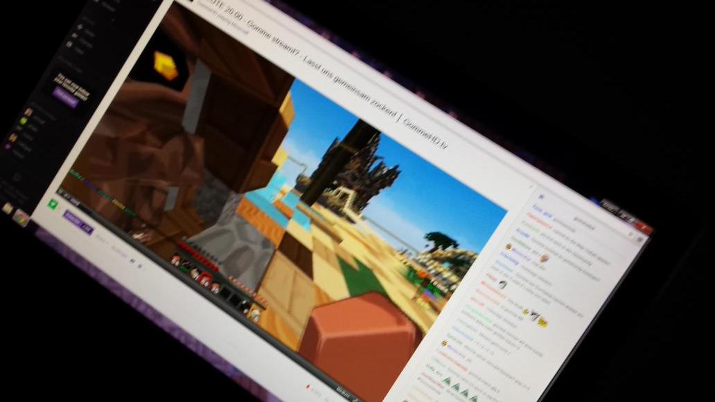 peacefulgaryj's tweet photo. Der Stream wird/ist total geil! Hab' alles dabei❤❤❤ @GommeYT #Gommestream5 http://t.co/tYYRJOhurb