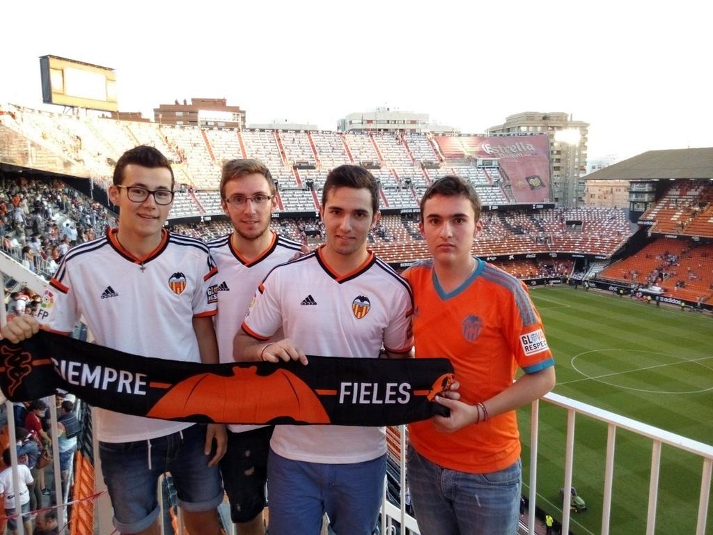 christianGH97's tweet photo. Perque mai t'havem fallat i tu mai ens has fallat #Grandissims #SomDeChampions #Amunt #JuntsHemTornat @valenciacf http://t.co/Tg30KmOD8K