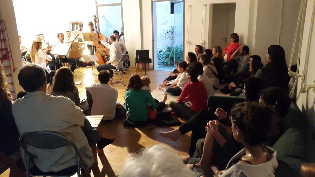 EnsembLumiere's tweet photo. Feliços de compartir disc, concert i companyia amb les nostres flametes! http://t.co/t4vFMZ4hA9