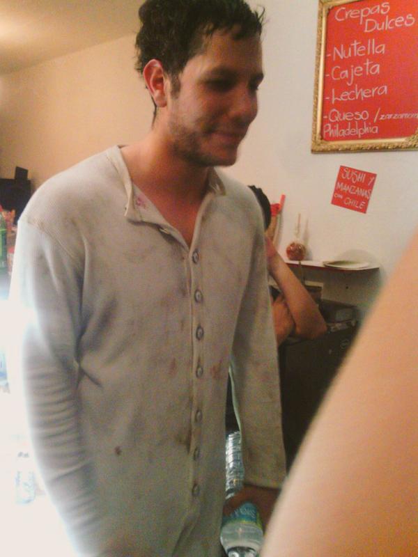 SACchristiancha's tweet photo. não senhora o christian não virou mendigo, é só o personagem dele na peça nova http://t.co/smxnYwkFLX