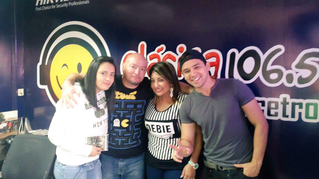 VictorUrrutia_'s tweet photo. Sรกbado con los amigos #Say #Vampiro #Joylin @Clasica1065 http://t.co/jWnojSjiwk