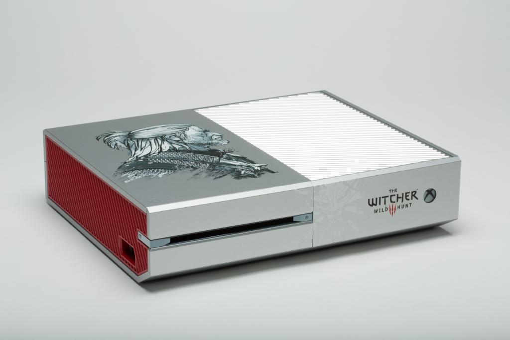 Our Witcher console needs a forever home. RT for a chance to make it yours. #WitcherXboxOne msftca.it/EO3Bth