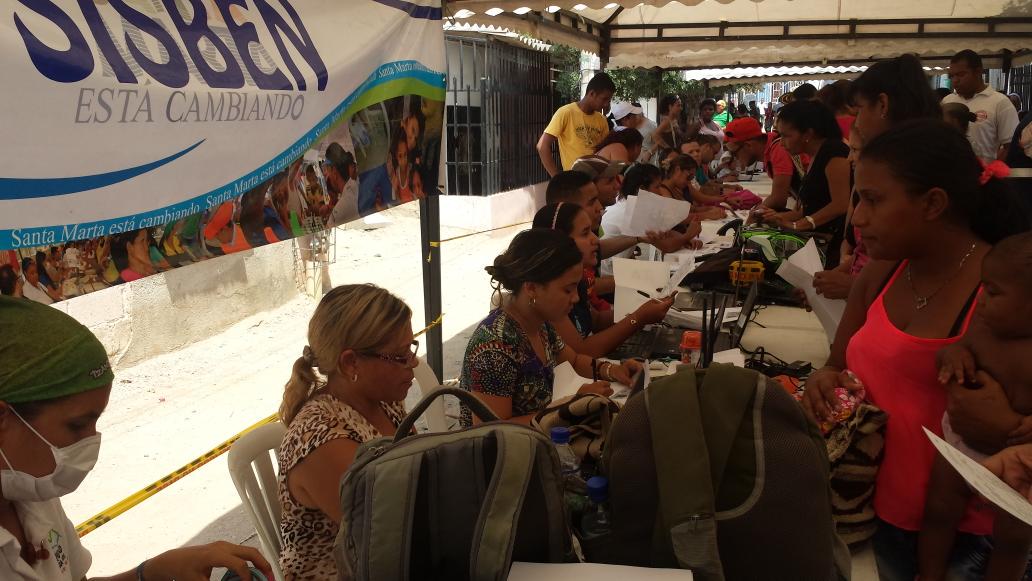 JuanCaDeLeon's tweet photo. #FeriaDeLaEquidad atendió hoy comunidad del barrio #MaCristina, to2 agradecidos con @carlosecaicedo por esta oferta. http://t.co/EmQXMHNS5M