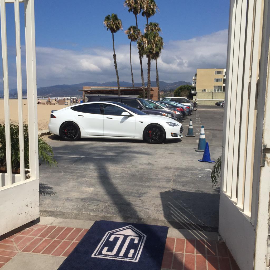 TSportline's tweet photo. T Sportline equipped Tesla Model S spotted at the Jonathan Beach Club.
#MDW #drivefree #drivetherevolution http://t.co/GcVmiqCoxx