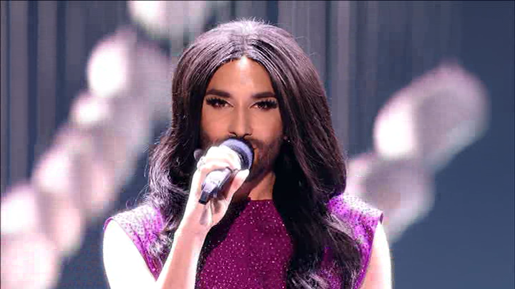 EurovisionF2's tweet photo. .@ConchitaWurst is back ! Content de la revoir ? :) http://t.co/U6GaDVX2DJ #EurovisionFR #FRA http://t.co/CAlygKGRtz