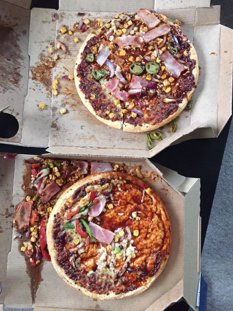 MrNutCase's tweet photo. @Dominos_UK not sure this is an acceptable state for a pizza that cost £14 each!!! http://t.co/k4E2OQ1Puw
