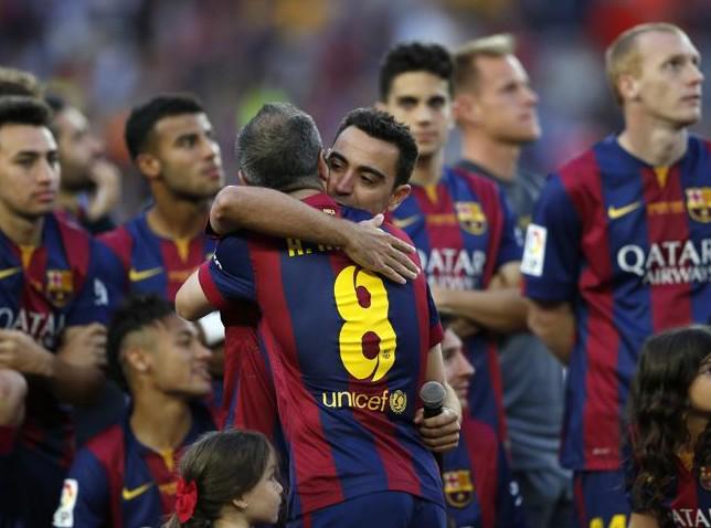 El eterno ‘6’ del Barça se rinde a la afición. Sus palabras en el Camp Nou ow.ly/NleSX #6raciesXavi