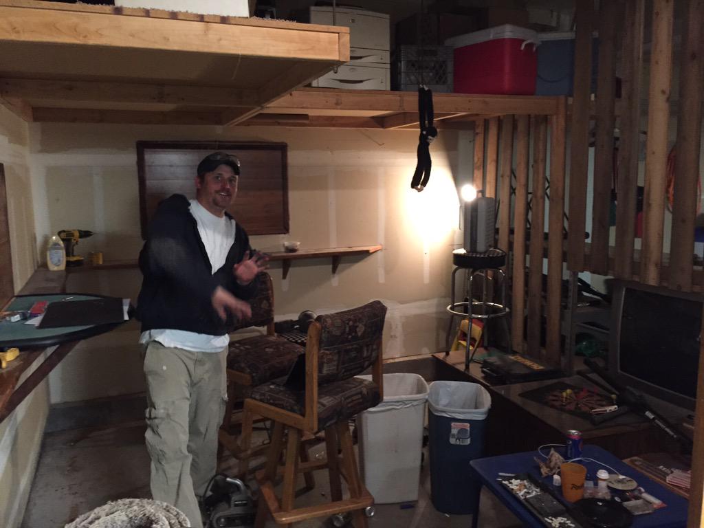 SodaPopTalk's tweet photo. @WolfOfWiFi @GeeqShuq Converting the garage into a war room, http://t.co/DN4UpVQcYU