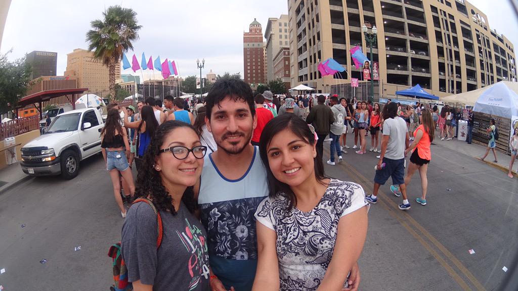 adalejan's tweet photo. Ayer en @NeonDesert http://t.co/5SGFraWe4w