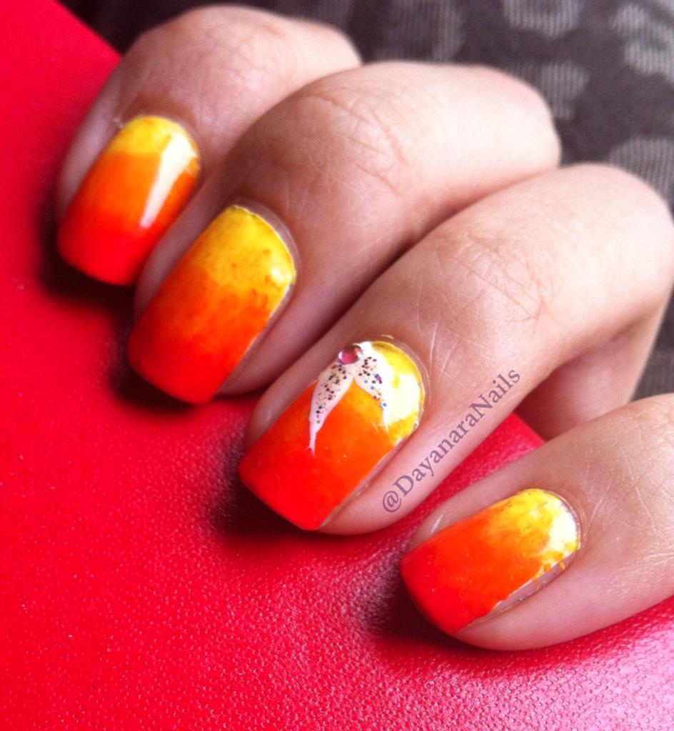 It's not summer yet... But it's close enough for these sunset sponge nails ☀️💅