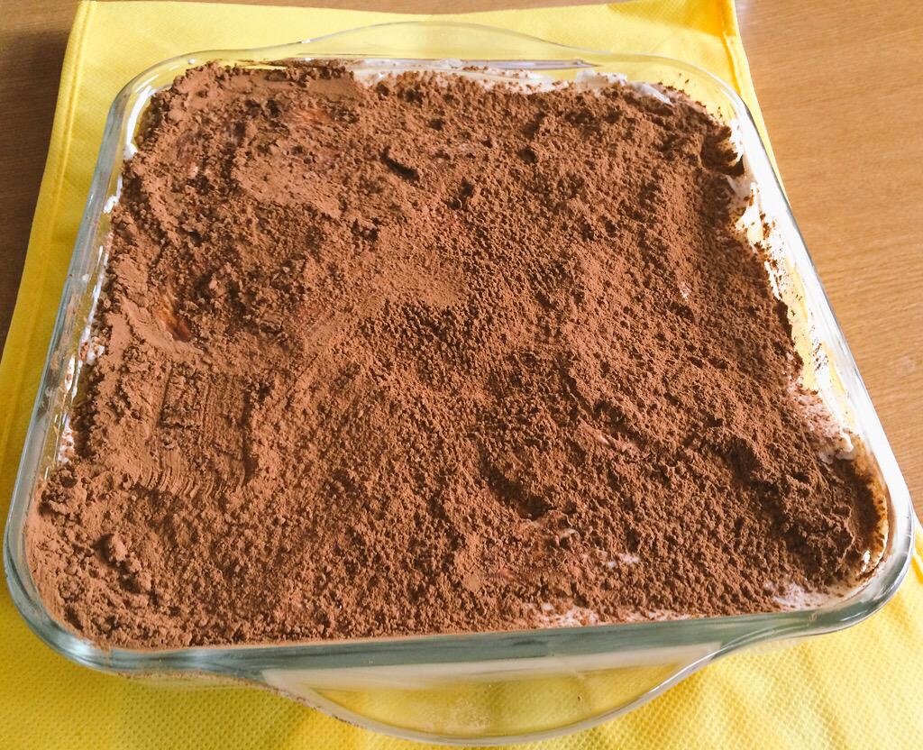 blurinda's tweet photo. Tiramisú listo para esperar a @CoachFRiveraB y @NicoHurtadoT 🎈❤️ http://t.co/9SpfqO2ElW
