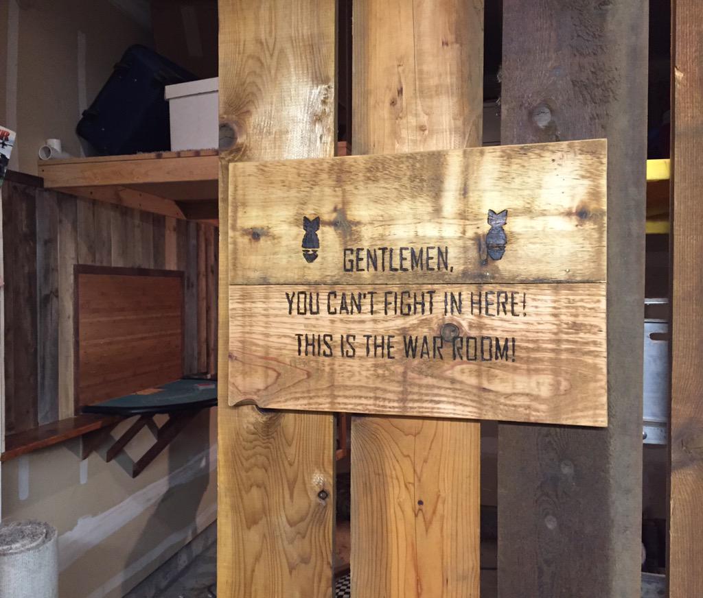SodaPopTalk's tweet photo. @WolfOfWiFi @GeeqShuq Entryway has a sign http://t.co/XOj31Qry65