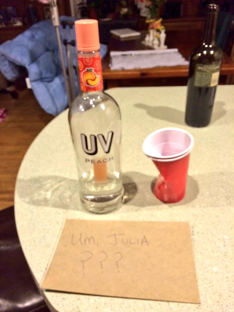 _JuliaRossi_'s tweet photo. Tonight keeps getting better and better #heyAl😂 http://t.co/RGbA9FkK0M