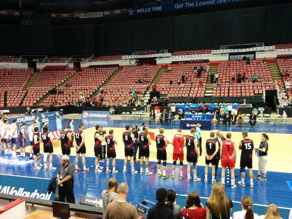 desrocme's tweet photo. Remise de la médaille d'or! En route vers le Japon @VBallCanada #NORCECAcc http://t.co/kr3tir8nE7