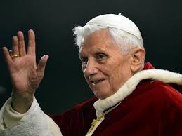 DonEfemerides's tweet photo. 11/02/2013: el papa Benedicto XVI anuncia que renunciará a sus funciones el día 28 del mismo mes por razones de salud http://t.co/8hQGHoFu2e