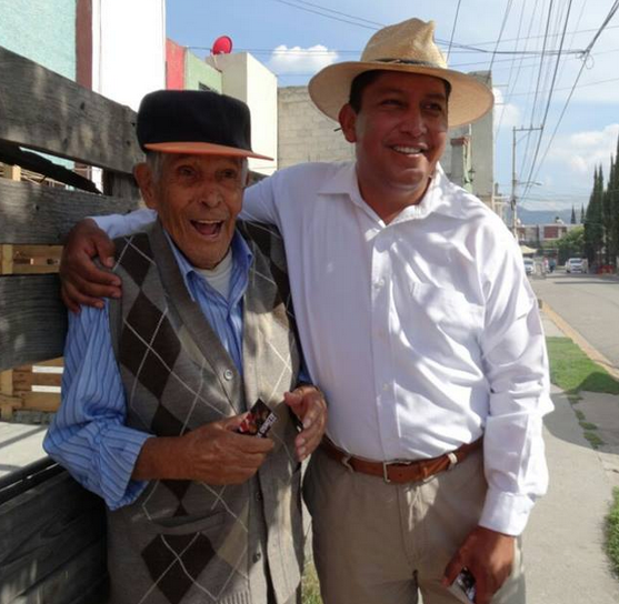 alonsovicenteno's tweet photo. En Real de Tultepec, nuestros vecinos se acercan y nos brindan un voto de confianza. ¡No les vamos a fallar! http://t.co/nackF0p4Mx