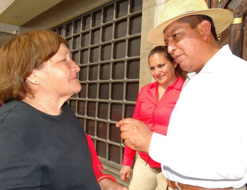 alonsovicenteno's tweet photo. En Real de Tultepec, nuestros vecinos se acercan y nos brindan un voto de confianza. ¡No les vamos a fallar! http://t.co/nackF0p4Mx