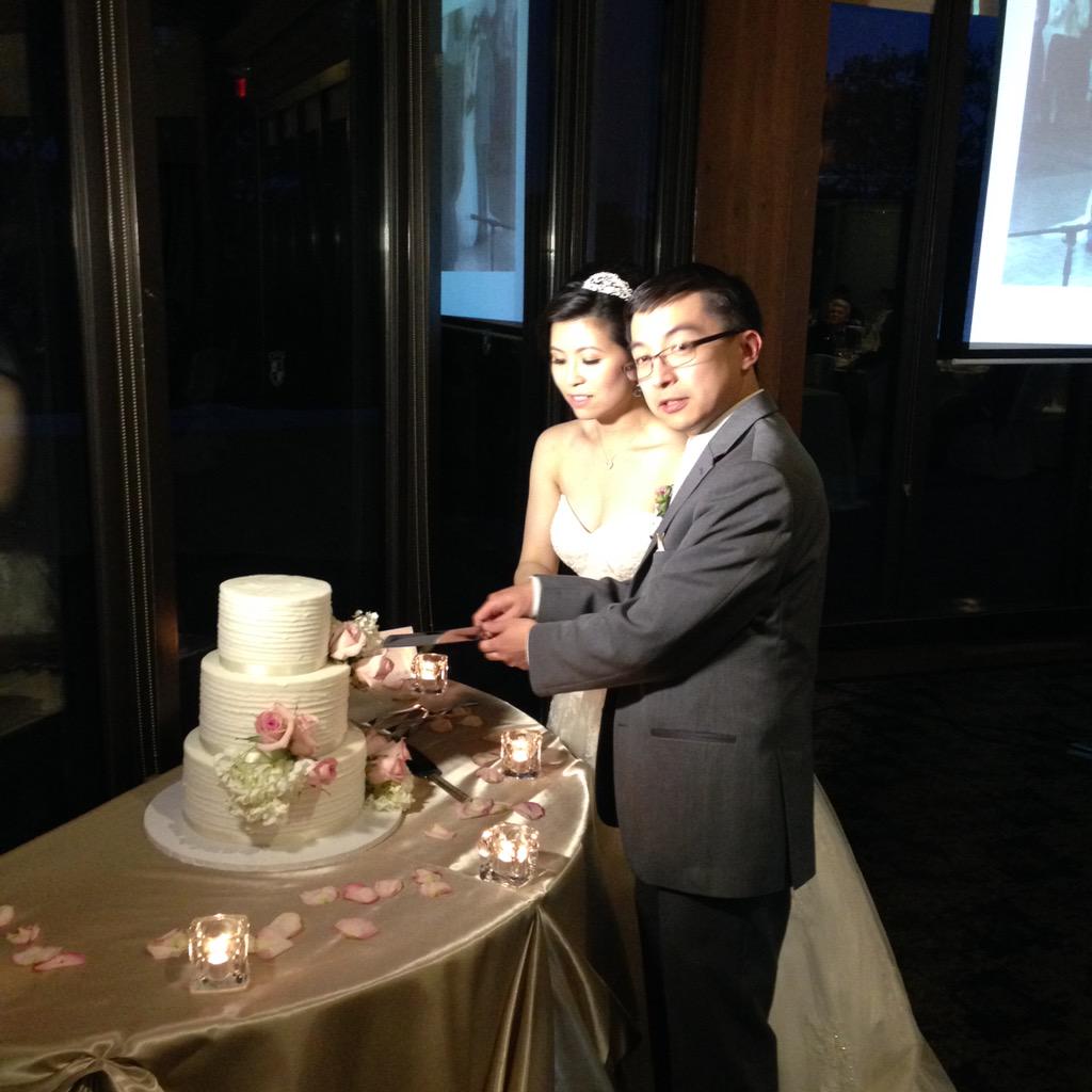 roarseto's tweet photo. Cake time! #mayandwilfred http://t.co/PdNCQERkcS